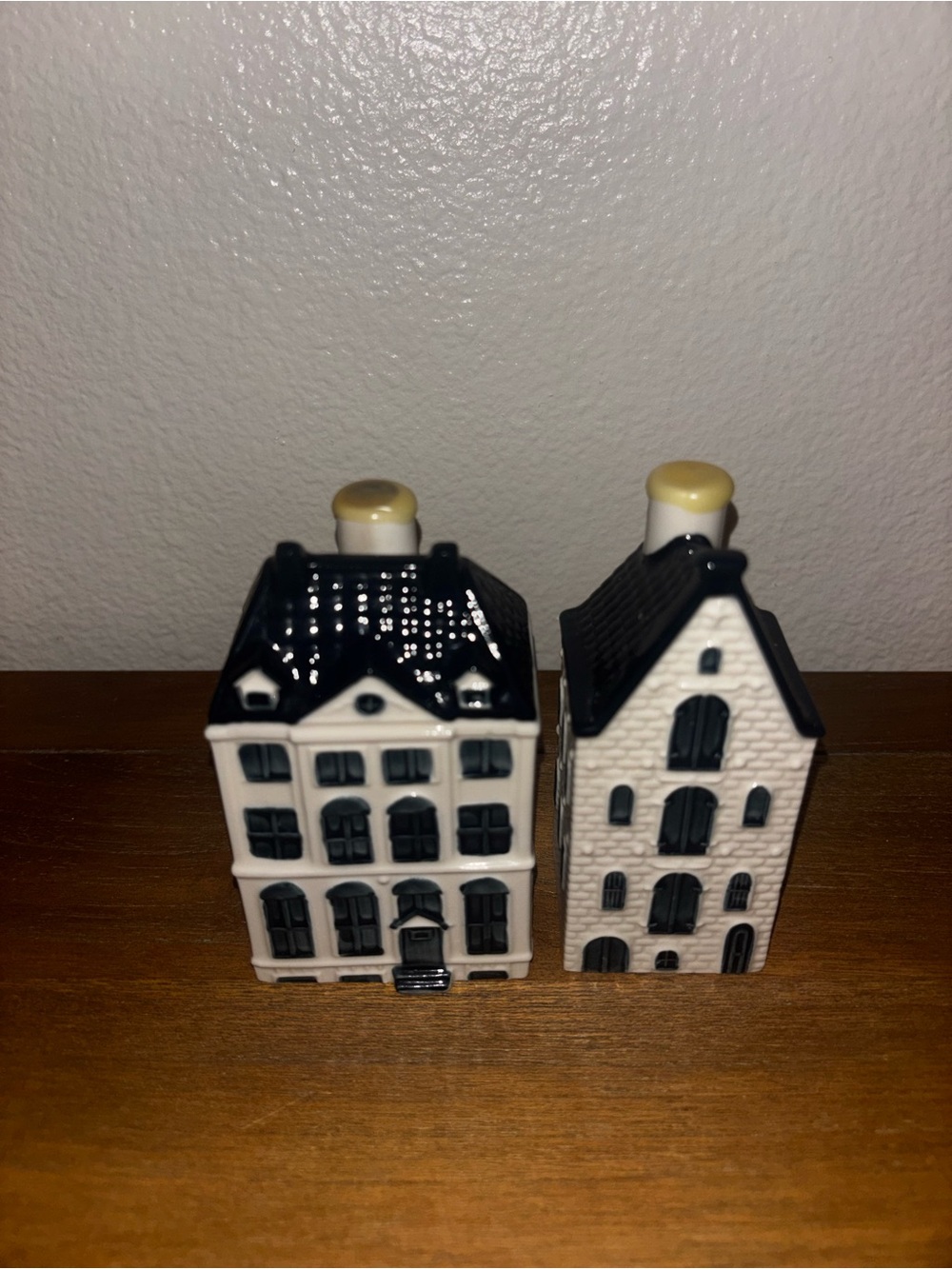 KLM Delft Blue Miniature House No. 48 -54 Collectible Decanter by Bols empty